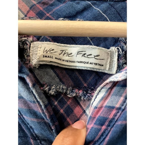 FREE PEOPLE  Blue Plaid Cotton Gauze button up top raw hem high low woman’s S - Picture 4 of 6